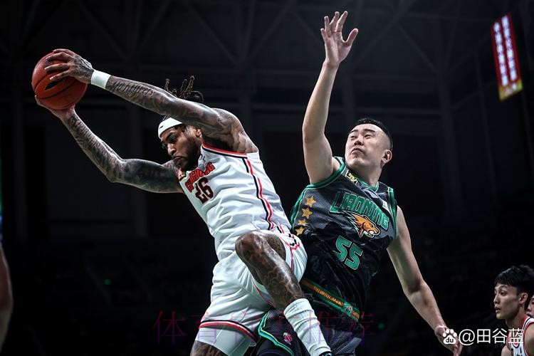 萨林杰抛投打成2+1拿到7分4篮板2助攻,广东26-14领先辽宁 萨林杰抛投打成2+1拿到7分4篮板2助攻,广东26-14领先辽宁